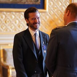 Jason Knauf en su investidura por parte del Príncipe Guillermo en Windsor Castle