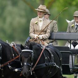 Lady Louise Mountbatten-Windsor conduciendo un carruaje en Royal Windsor Horse Show 2023