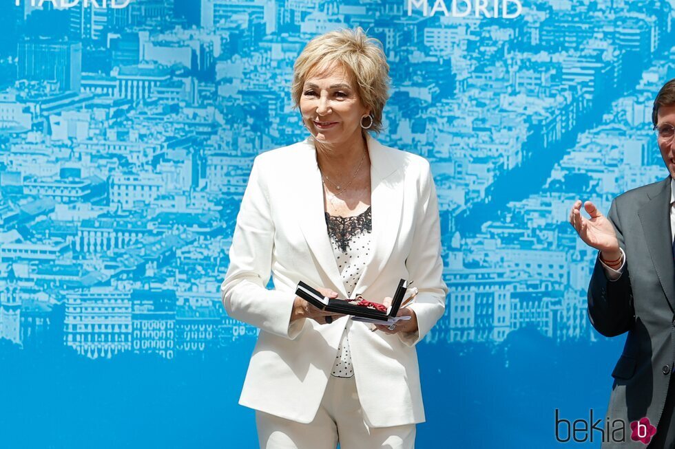 Ana Rosa Quintana recibe la Medalla de Honor de Madrid 2023