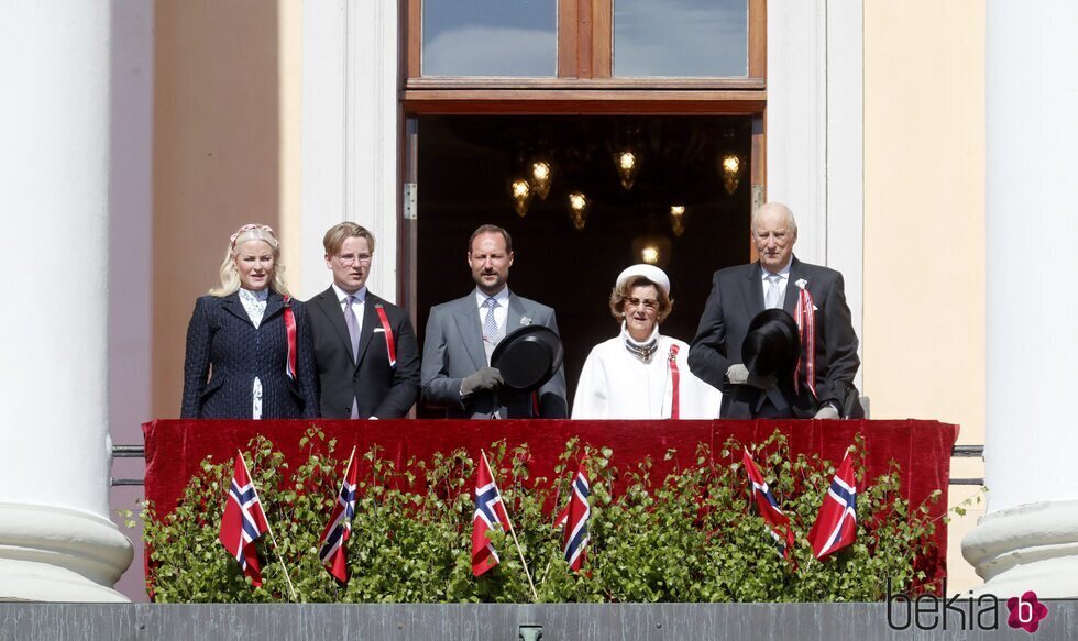 Harald y Sonia de Noruega, Haakon y Mette-Marit de Noruega y Sverre Magnus de Noruega en el Día Nacional de Noruega 2023
