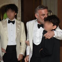 Joaquín Torres con sus dos hijos en su boda con Raúl Prieto