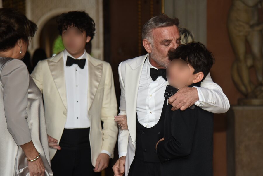 Joaquín Torres con sus dos hijos en su boda con Raúl Prieto