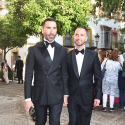 Miguel Zamorano y su pareja en la boda de Raúl Prieto y Joaquín Torres