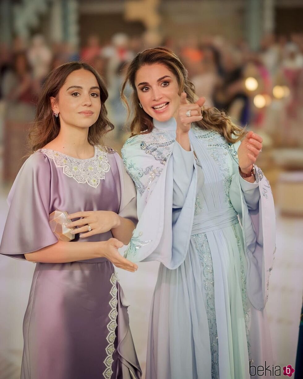 Rania de Jordania e Iman de Jordania en la fiesta de henna de Rajwa