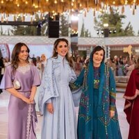 Rania de Jordania, Iman y Salma de Jordania y la madre de Rajwa Al Saif en la fiesta de henna de Rajwa de Jordania