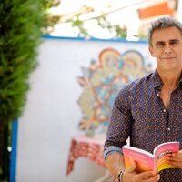 Alonso Caparrós con su libro 'Empezar de cero'