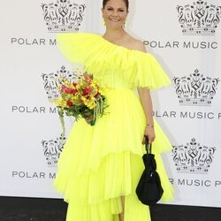 Victoria de Suecia con un vestido amarillo de H&M en los Premios Polar 2023
