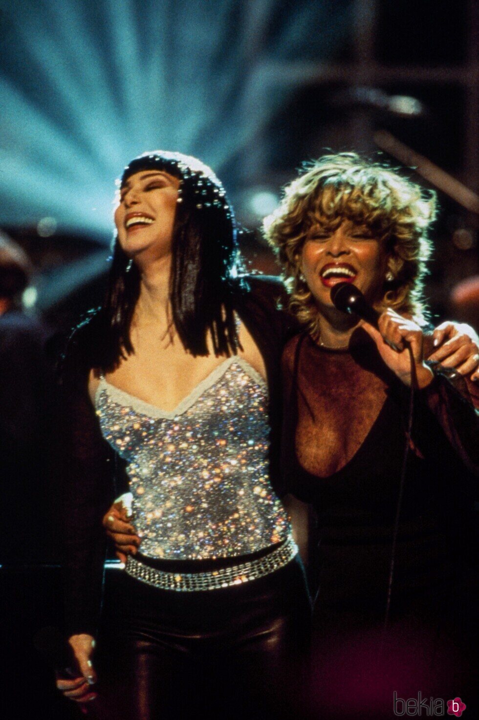 Tina Turner y Cher cantando juntas en 1999