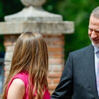 El Rey Felipe VI sonríe a la Infanta Sofía en la Confirmación de la Infanta Sofía