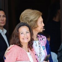 Paloma Rocasolano y la Reina Sofía, agarradas en la Confirmación de la Infanta Sofía