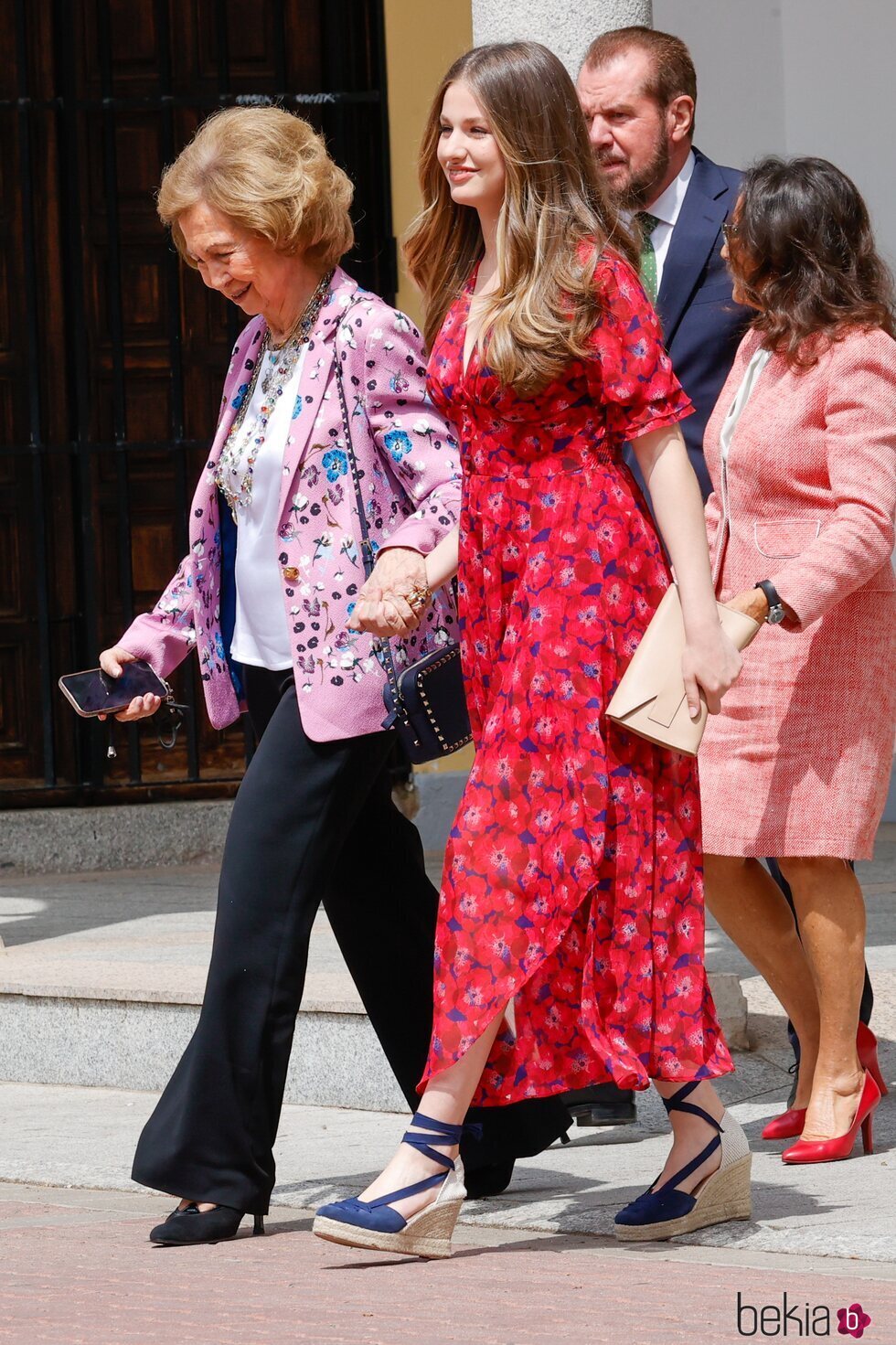 La Reina Sofía y la Princesa Leonor, de la mano en la Confirmación de la Infanta Sofía