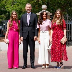 Los Reyes Felipe y Letizia y sus hijas Leonor y Sofía en la Confirmación de la Infanta Sofía