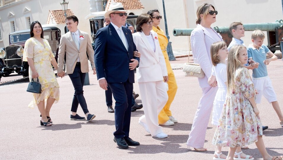 Alberto de Mónaco y sus hijos y Estefanía de Mónaco y sus hijos en el centenario de Rainiero de Mónaco