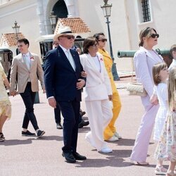 Alberto de Mónaco y sus hijos y Estefanía de Mónaco y sus hijos en el centenario de Rainiero de Mónaco