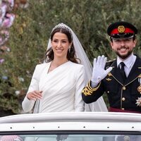 Hussein y Rajwa de Jordania en la procesión nupcial tras celebrar la boda
