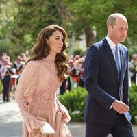 El Príncipe Guillermo y Kate Middleton a su llegada a la boda de Hussein y Rajwa de Jordania