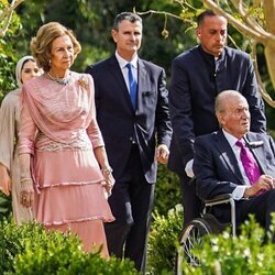 La Reina Sofía y el Rey Juan Carlos en silla de ruedas en la boda de Hussein y Rajwa de Jordania