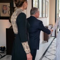 Beatriz de York y Edoardo Mapelli Mozzi saludan a Abdalá y Rania de Jordania en la boda de Hussein y Rajwa de Jordania