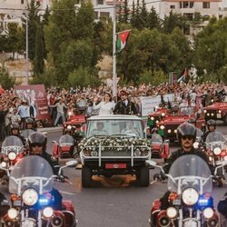Hussein y Rajwa de Jordania en la caravana roja por su boda