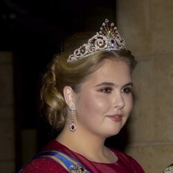 Amalia de Holanda con la tiara del Pavo Real en la recepción por la boda de Hussein y Rajwa de Jordania