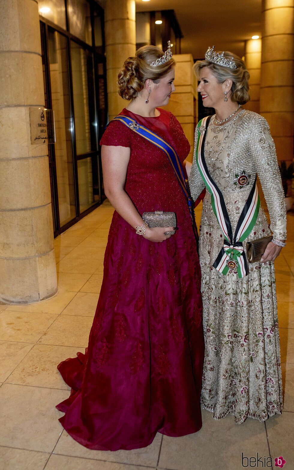 Máxima de Holanda y Amalia de Holanda, muy cómplices en la recepción por la boda de Hussein y Rajwa de Jordania
