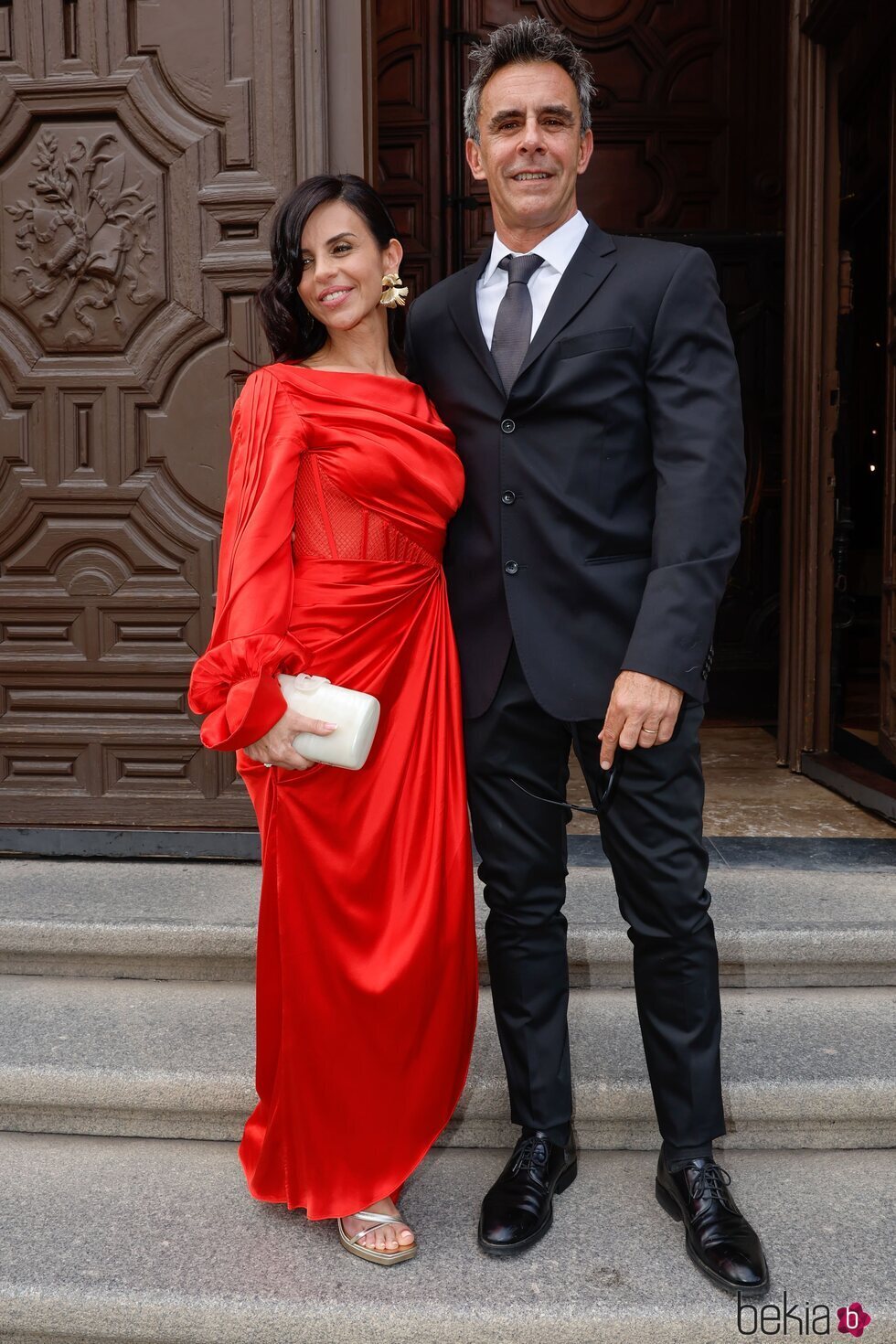 Alonso Caparrós y su mujer en la boda de Kiko Matamoros y Marta López Álamo