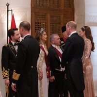 El Príncipe Guillermo y Kate Middleton con los Reyes de Jordania y Hussein de Jordania en la recepción por la boda de Hussein y Rajwa de Jordania