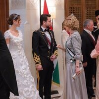 La Reina Sofía y Hussein y Rajwa de Jordania en la recepción por la boda de Hussein y Rajwa de Jordania