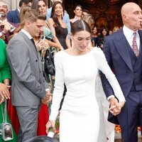 Kiko Matamoros lanza un beso a la gente tras su boda con Marta López Álamo