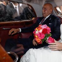Marta López Álamo y Kiko Matamoros en el coche tras casarse