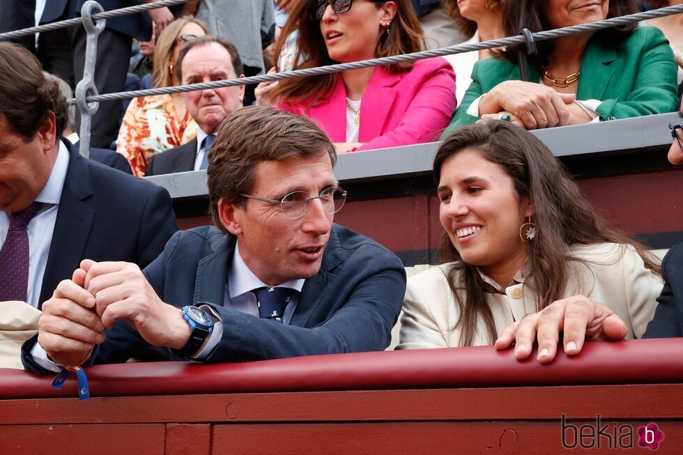 José Luis Martínez-Almeida y Teresa Urquijo y Moreno en las Ventas