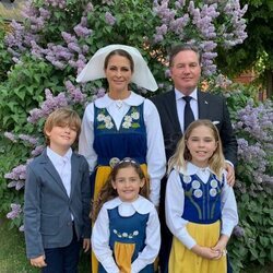 Magdalena de Suecia y Chris O'Neill y sus hijos en el Día Nacional de Suecia 2023