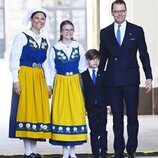 Victoria y Daniel de Suecia y sus hijos Estelle y Oscar en el Día Nacional de Suecia 2023