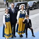 Victoria y Daniel de Suecia, Estelle y Oscar de Suecia en el Día Nacional de Suecia 2023