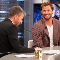 Chris Hemsworth hablando con Pablo Motos en 'El Hormiguero'