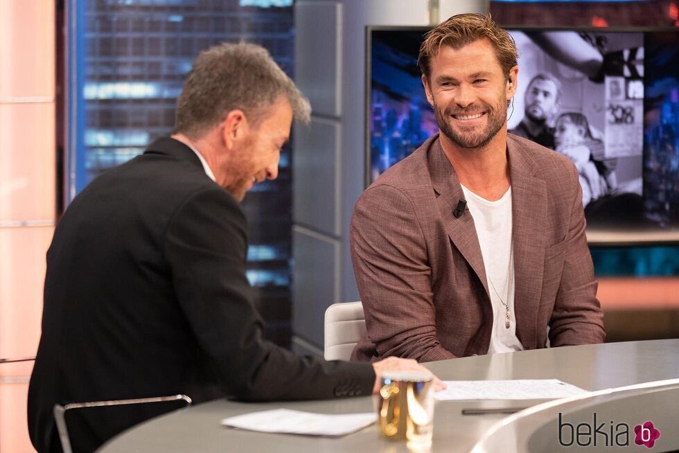 Chris Hemsworth hablando con Pablo Motos en 'El Hormiguero'