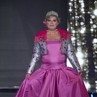 Terelu Campos vestida de la Infanta Elena en la 'Sálvame Fashion Week 2023'