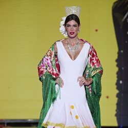 Marta López Álamo vestida de Lola Flores en la 'Sálvame Fashion Week 2023'