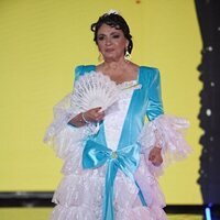 Carmen Borrego vestida de Lola Flores en la 'Sálvame Fashion Week 2023'