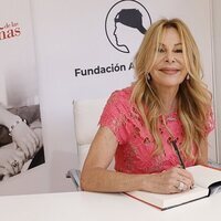 Ana Obregón en la firma de su libro en la Feria del Libro de Madrid 2023