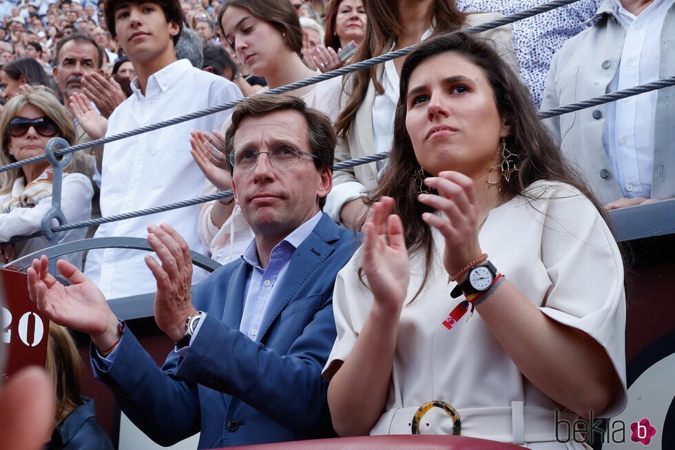 José Luis Martínez-Almeida acude con Teresa Urquijo y Moreno al homenaje de Yiyo en Las Ventas