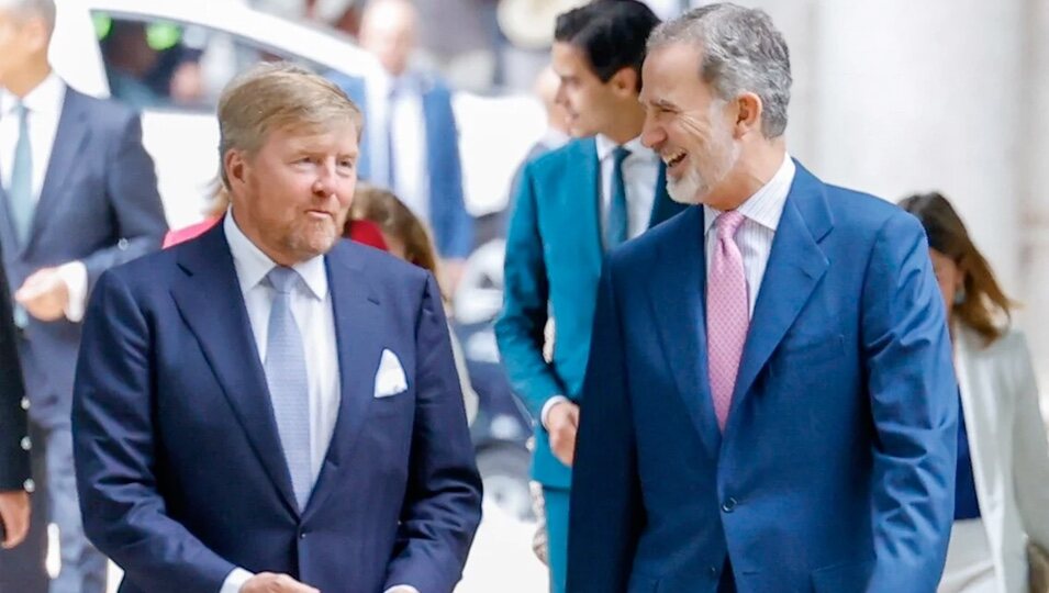 El Rey Felipe VI y Guillermo Alejandro de Holanda, muy cómplices en el almuerzo por el aniversario de relaciones diplomáticas entre Países Bajos y España