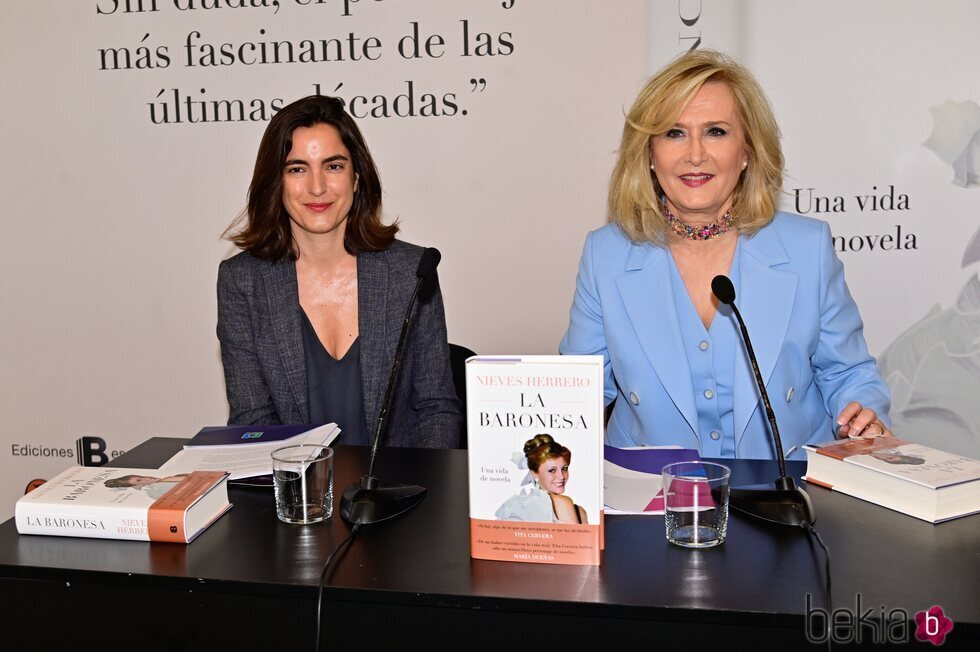Carmen Romero y Nieves Herrero en la presentación de 'La Baronesa'