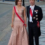 Federico y Mary de Dinamarca en la cena a los Reyes de Noruega en Amalienborg