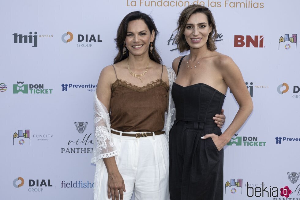 Fabiola Martínez y Eugenia Osborne en el tardeo solidario de la Fundación Bertín Osborne