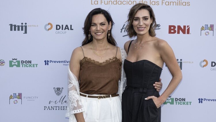 Fabiola Martínez y Eugenia Osborne en el tardeo solidario de la Fundación Bertín Osborne