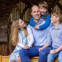 El divertido posado del Príncipe Guillermo y sus hijos George, Charlotte y Louis por el Día del Padre