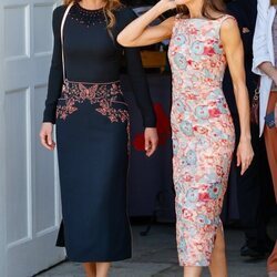 La Reina Letizia y Rania de Jordania tras su visita a las Escuelas Taller de Patrimonio Nacional