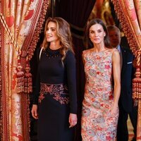 Rania de Jordania y la Reina Letizia en el almuerzo a los Reyes de Jordania en el Palacio Real