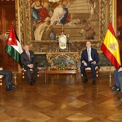 El Rey Felipe VI, Abdalá de Jordania y Hashem de Jordania en su encuentro oficial en el Palacio Real